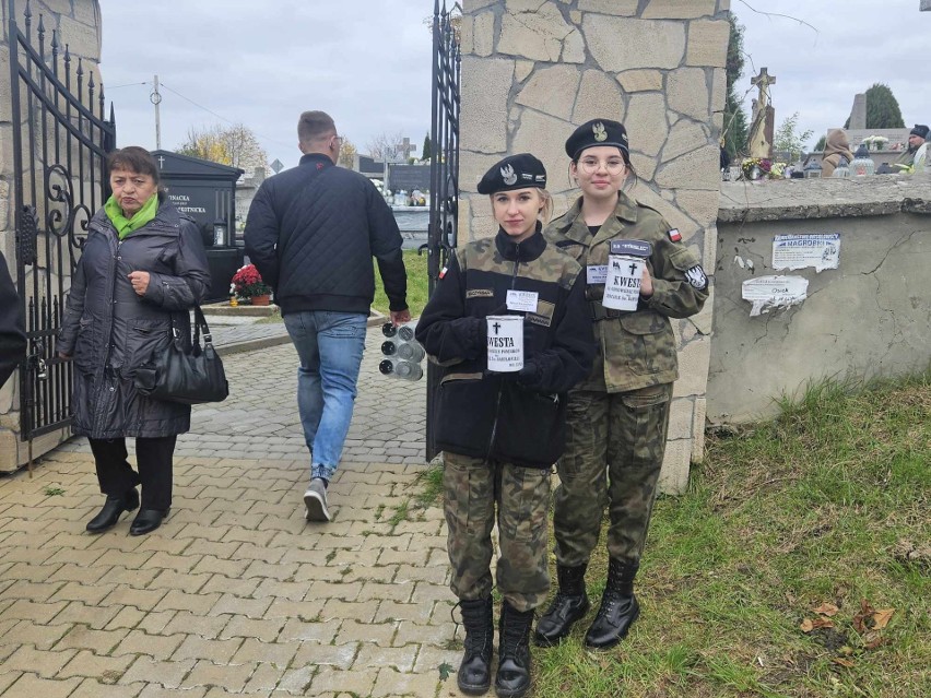 Kwestowali na Cmentarzu Komunalnym w Staszowie. Datki zostaną przeznaczone na odnowienie nagrobków