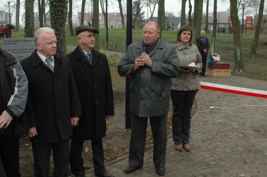 Skarszewy. Na byłym cmentarzu otwarto zrewitalizowany park miejski [ZDJĘCIA]