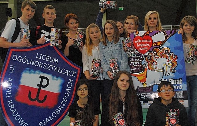 Licealiści z białobrzeskiego liceum już są gotowi do kwestowania.