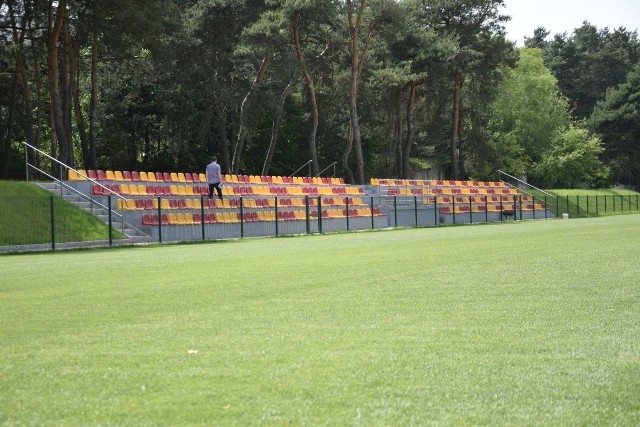 W związku z tym, że stadion przy ulicy Kusocińskiego będzie bazą treningową piłkarzy Anglii, wybudowano nową trybunę na 320 miejsc.