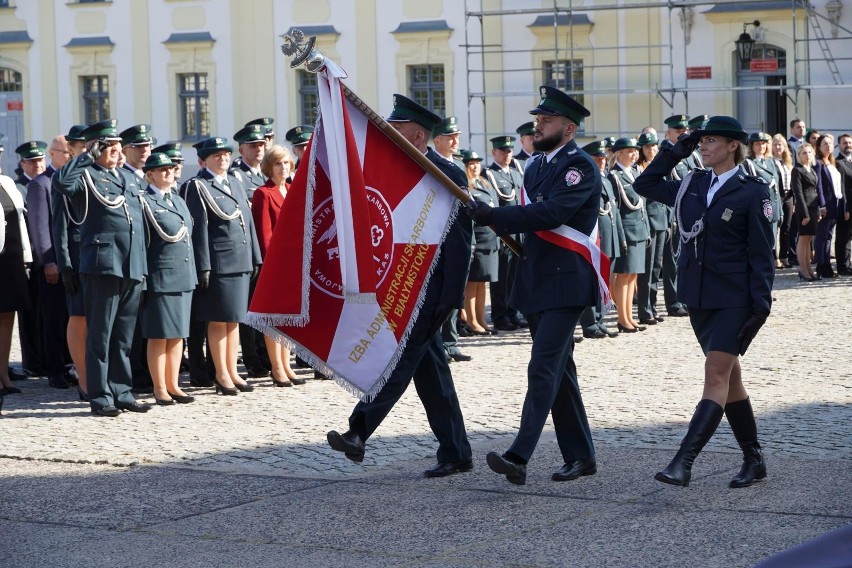 Białystok. Święto KAS i nadanie sztandaru Izbie Administracji Skarbowej w Białymstoku (zdjęcia)