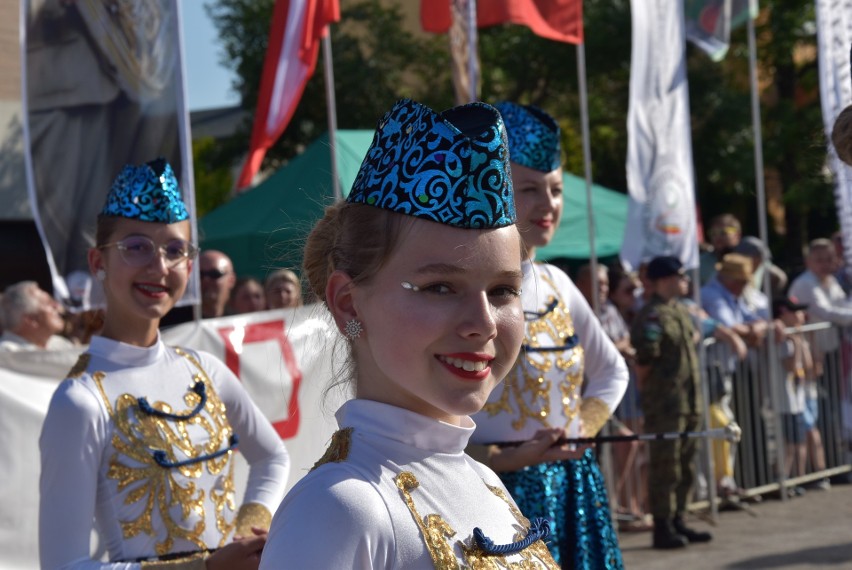 Muzycy koncertowali i paradowali na placu Konstytucji 3-Maja...