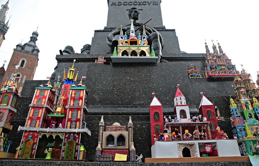 76. Konkurs Szopek Krakowskich. Po prezentacji na estradzie Targów Bożonarodzeniowych trafiły do Celestatu [ZDJĘCIA]