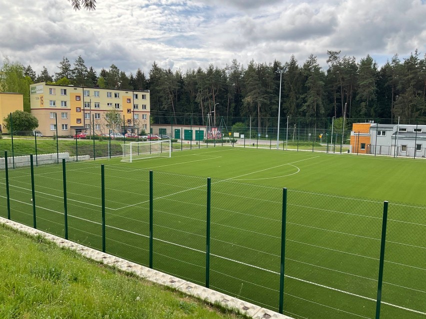 Nowe boisko w Czarnej Białostockiej otwarte. Młodzi piłkarze mogą już z niego korzystać (zdjęcia)