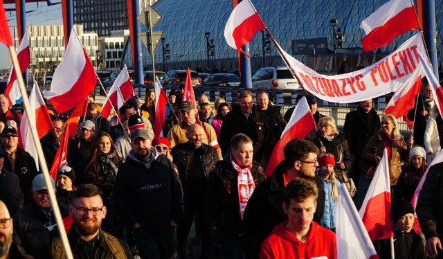 W II Poznańskim Marszu Niepodległości wzięło udział około 800 soób.