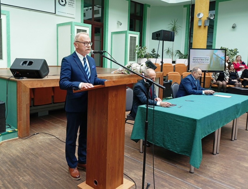 Radni Skarżyska-Kamiennej w kadencji 2018-2024 zakończyli swoją pracę. Odbyła się uroczysta ostatnia sesja Rady Miasta. Zobaczcie zdjęcia