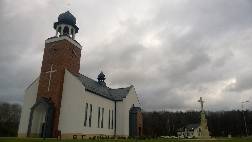 Wierni z Nieboczów modlą się w nowym kościele św. Józefa...