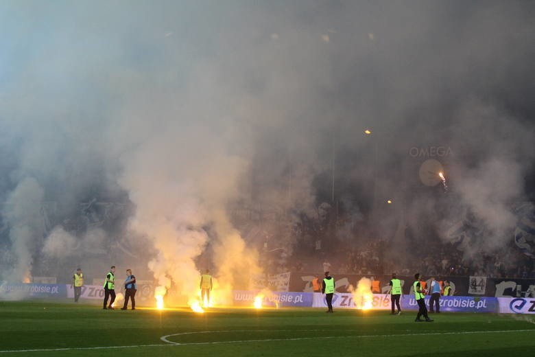 Jak informuje Dziennik Zachodni, podczas zadymy kiboli na...