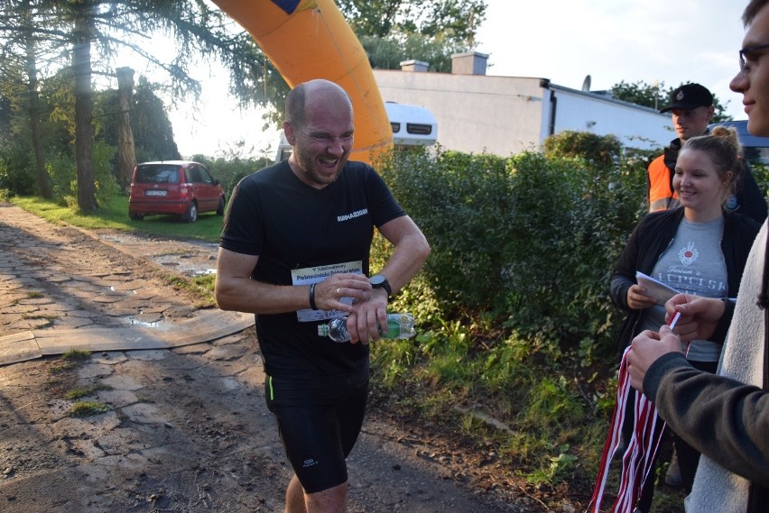 Biegli w pobiednickim półmaratonie, żeby pomóc zarobić na leczenie dla chorych osób [ZDJĘCIA]