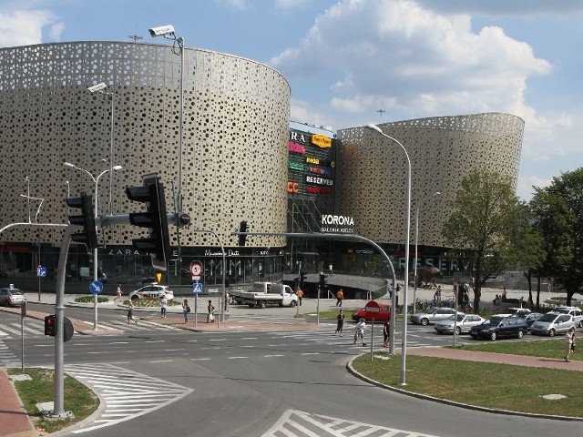 Według przedsiębiorców z centrum Kielc, Galeria Korona jest znacznym dla nich utrudnieniem.