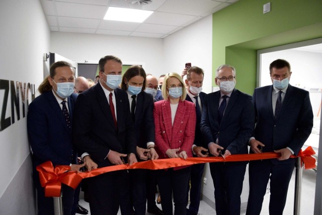 Otwarcie zmodernizowanych oddziałów Szpitala Powiatowego w Międzychodzie z udziałem Ministra Zdrowia Adama Niedzielskiego