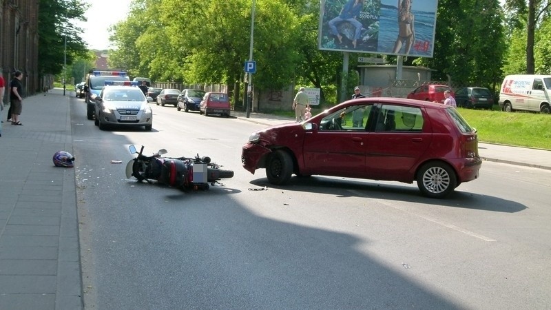 Uwaga! Wypadek motocyklisty na Ogrodowej. Gigantyczne korki! [ZDJĘCIA]