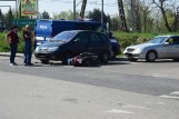 Gniezno: Wypadek motorowerzysty, który zderzył się z osobówką [ZDJĘCIA + WIDEO]