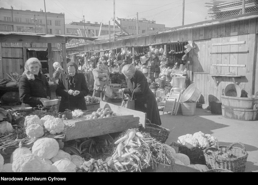 Bazary w PRL-u tętniły życiem jak współczesne galerie handlowe. Można tam było kupić wszystko, ale miały swój niepowtarzalny klimat