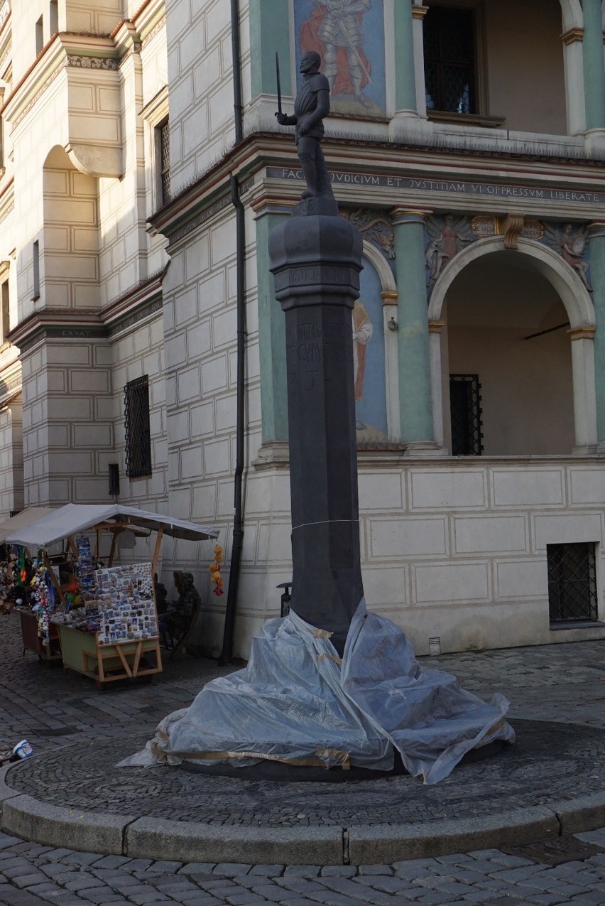 Stary Rynek: Utrudniono wejście do klubów go-go