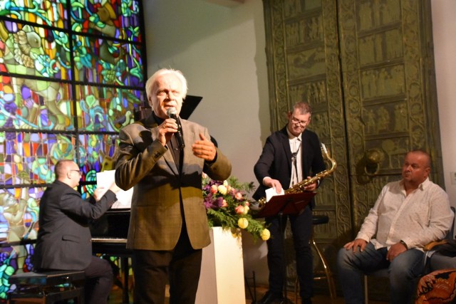 Zielonogórskie Zaduszki w Muzeum Ziemi Lubuskiej w Zielonej Górze. W tym roku  wspominaliśmy: Bronisława Bugla (fotoreporter „Gazety Lubuskiej”, fotografik, dokumentalista najważniejszych wydarzeń w regionie w latach 1955-1990),  dr. Stefana Dąbrowskiego (historyk, były dyrektor Archiwum Państwowego w Zielonej Górze, wykładowca akademicki), ks. bp. dr. Adama Dyczkowskiego (ordynariusz diecezji zielonogórsko-gorzowskiej w latach 1993-2007) oraz Jolantę Fedak (działaczka polityczna, minister pracy i polityki społecznej (2007–2011), posłanka na Sejm IX kadencji).