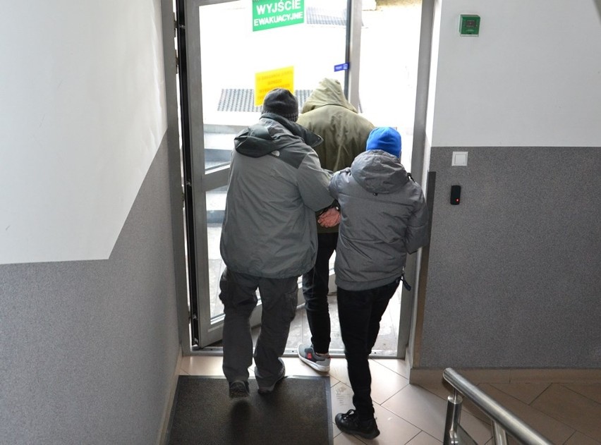 Fałszywy prokurator zatrzymany w Bielsku-Białej. 24-latek został tymczasowo aresztowany. Wcześniej wpadł jego wspólnik