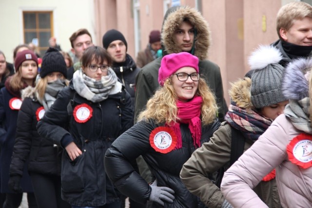 Polonez maturzystów z Tczewa na starówce to już tradycja - zorganizowano go po raz piąty [13.02.2018]