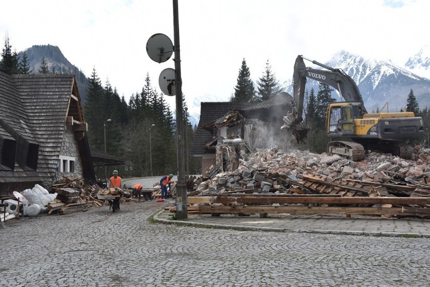 Koparki w środku Tatr. Burzą byłe przejście graniczne na Łysej Polanie [ZDJĘCIA]