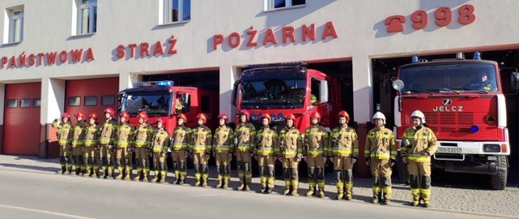 Strażacy z powiatu koneckiego minutą ciszy uczcili pamięć ratowników poległych na Ukrainie. Zobacz zdjęcia 