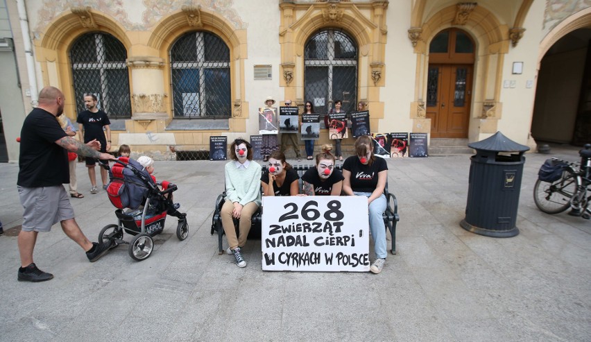 Dzień Cyrku Bez Zwierząt. Protest smutnych clownów [ZDJĘCIA]