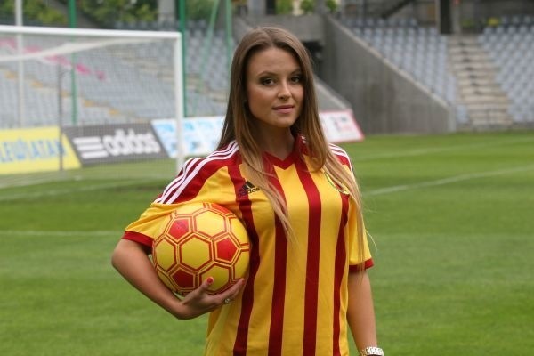 Magdalena Wolska – Miss Korony Kielce w klubowej koszulce.