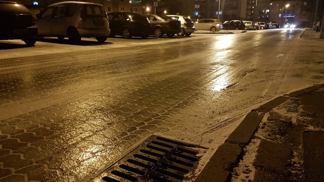 Na drogach w Bydgoszczy i regionie zrobi się bardzo ślisko. Zalecamy zachowanie ostrożności!