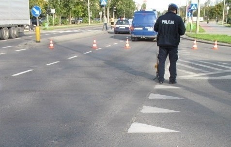 Policjanci na miejscu wypadku