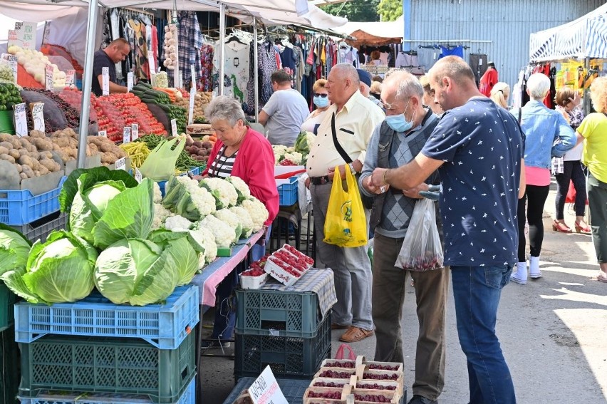 We wtorek 14 lipca kieleckie bazary były pełne kupujących....