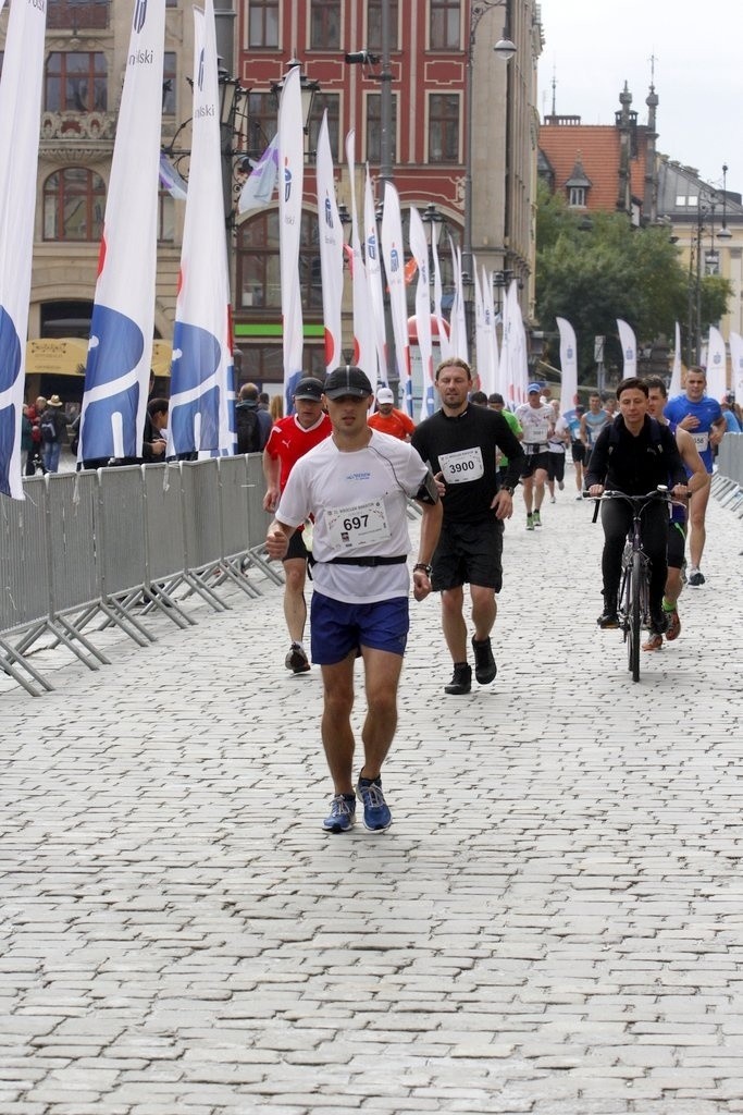 Maraton Wrocław - ZDJĘCIA - zawodnicy z numerami 3801 - 4000