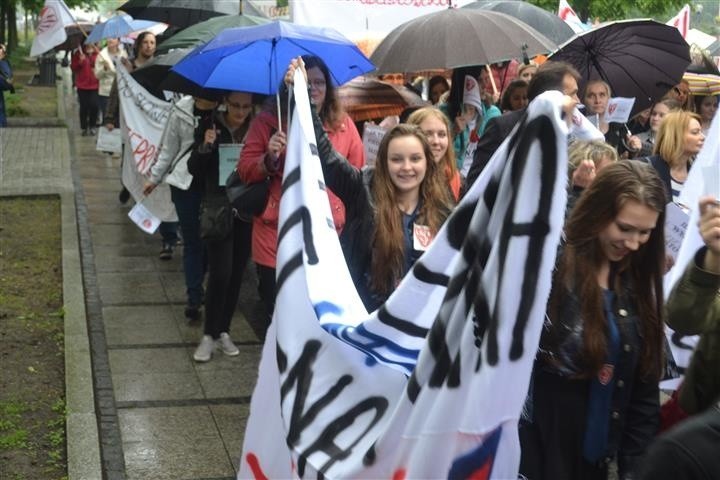 Częstochowa: Protest w obronie I Liceum Ogólnokształcącego...