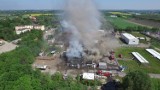 Pożar w Chorzowie: Spaliła się hala Novichemu z nadtlenkiem benzolilu ZDJĘCIA Z DRONA