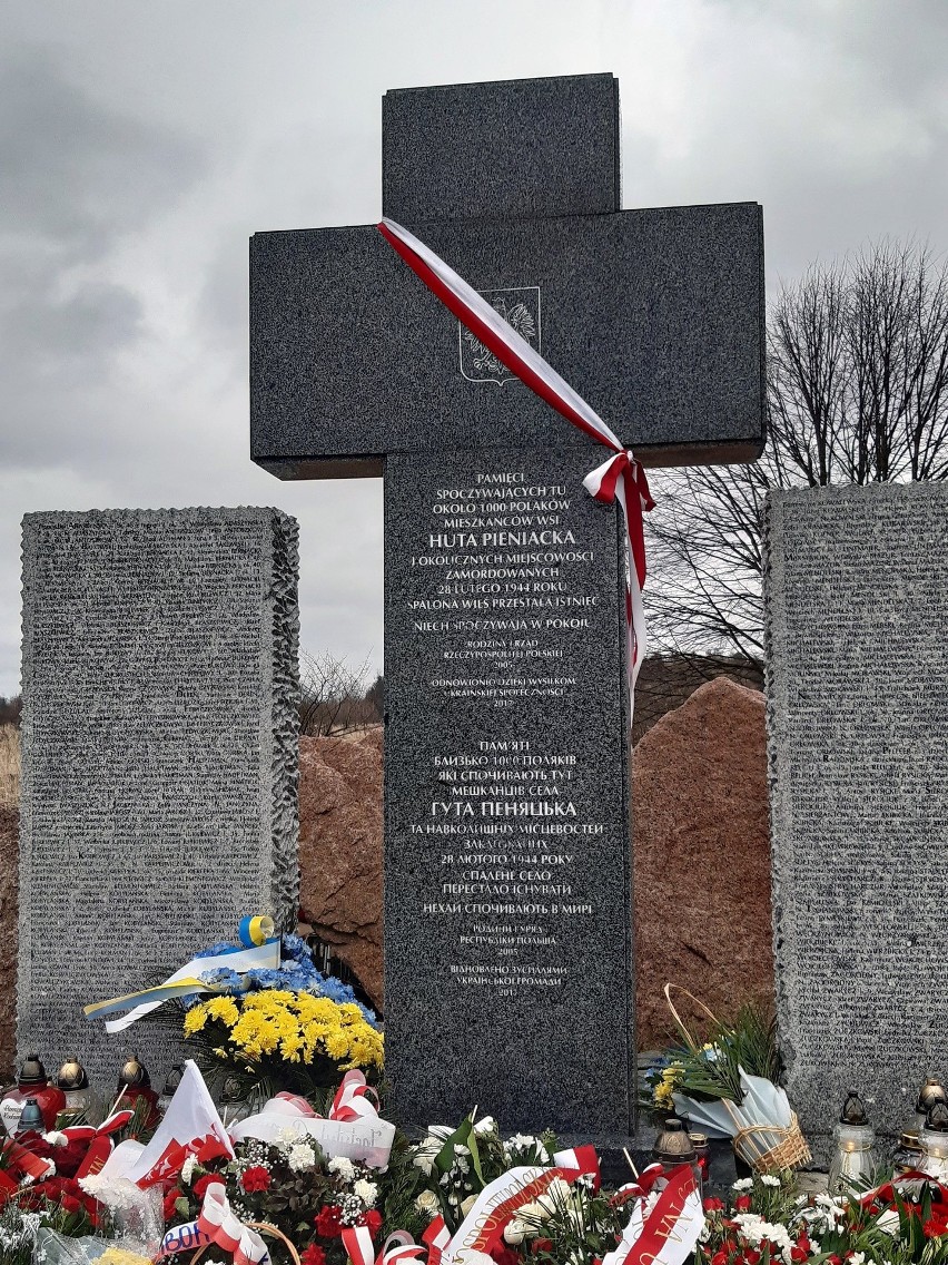 Drugi pomnik Polaków zamordowanych w Hucie Pieniackiej,...