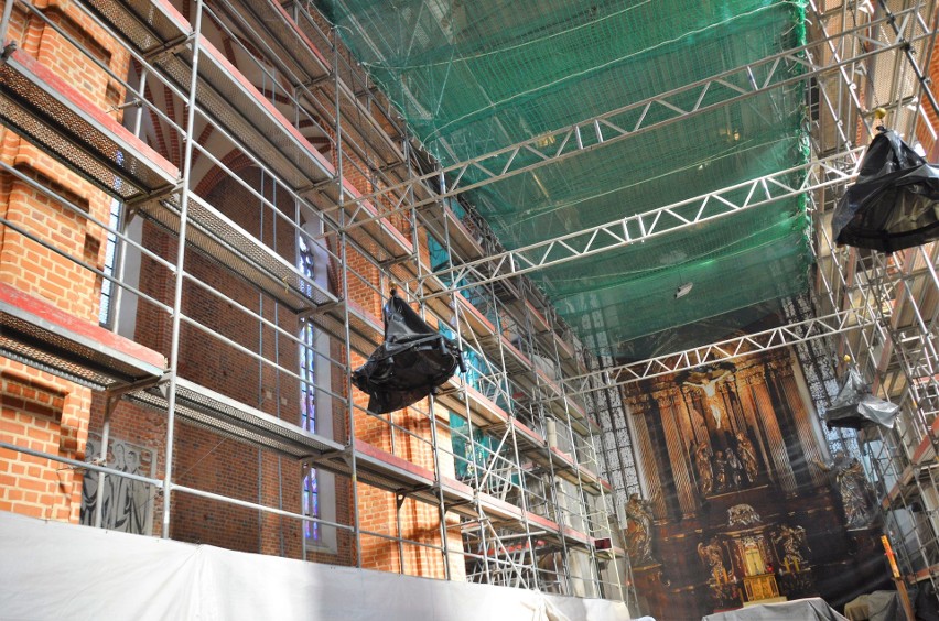 Sklepienie opolskiej katedry w połowie gotowe. Będą też nowe lampy