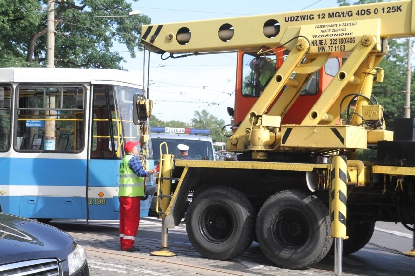 Zderzenie dwóch tramwajów. "Czwórka" wypadła z szyn 