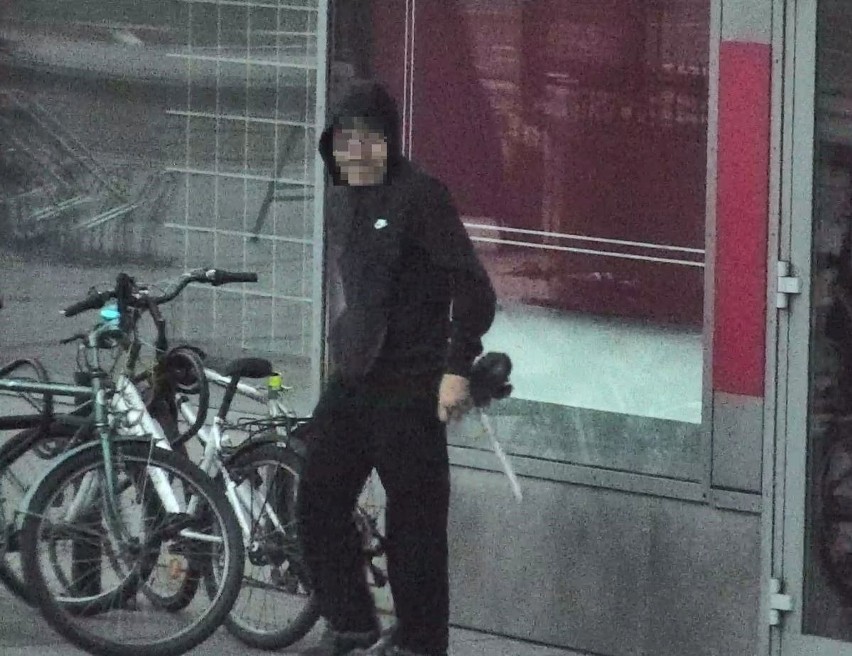 Kraków. Chciał ukraść rowery stojące przed galerią. Nagrały go kamery