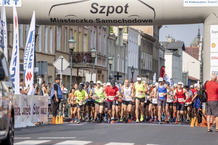 Prawie 700 osób wystartowało w czwartej edycji Półmaratonu...