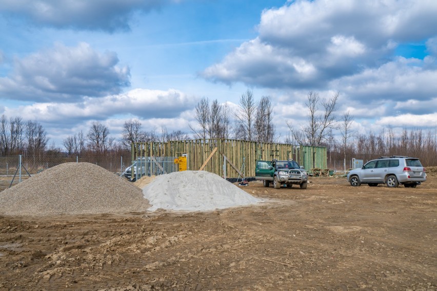 Nowy Sącz. Trwa budowa schroniska dla bezdomnych zwierząt. Zobacz postęp prac [ZDJĘCIA]