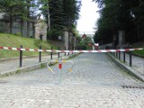 Zakopane: parafia zagrodziła przejazd za świątynią na Krupówkach
