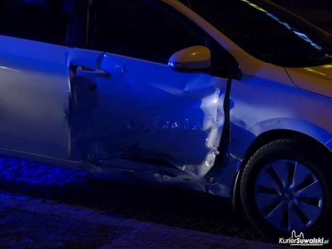 Suwałki: Policyjne BMW rozbite. Nieoznakowany radiowóz zderzył się z osobówką [ZDJĘCIA]