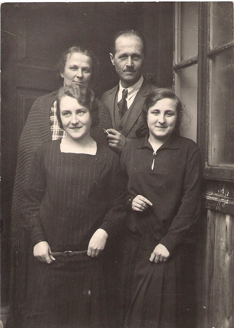 Portret pana Kuklicza z siostrzenicami Stefanią (późniejszą...
