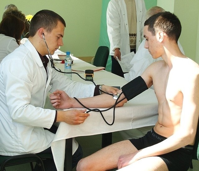 W Powiatowej Komisji Lekarskiej podczas buskiej kwalifikacji pracuje także ortopeda Volodymyr Vitvisky.
