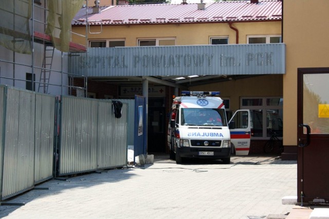 Wejście do szpitala w Nisku, który przechodzi gruntowaną modernizację.