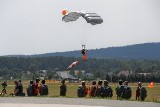 Żołnierze Kawalerii Powietrznej szkolą się w podkieleckim Masłowie. Widowiskowe skoki ze spadochronu [ZDJĘCIA, WIDEO]