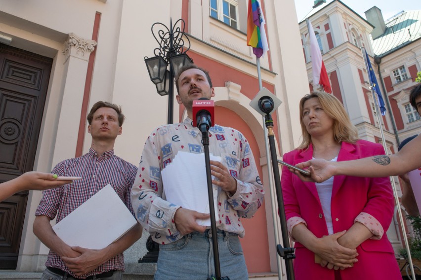 W czwartek, na dziedzińcu przed urzędem miasta odbyła się...