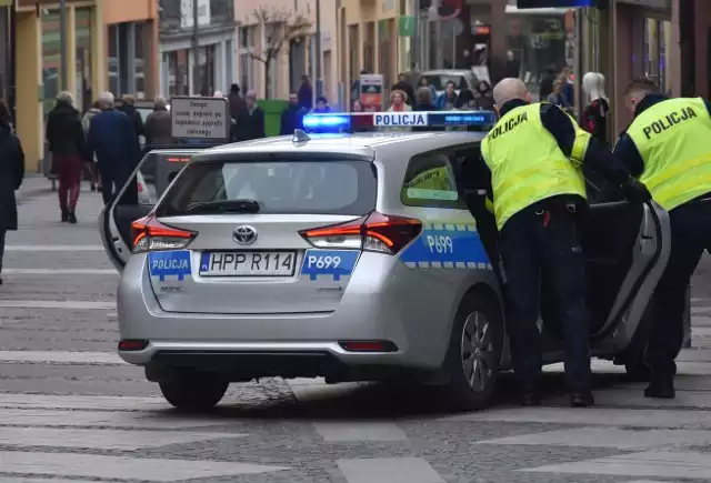 Atak w Bytomiu. Napastnik wbił nóż w szyję taksówkarzowi