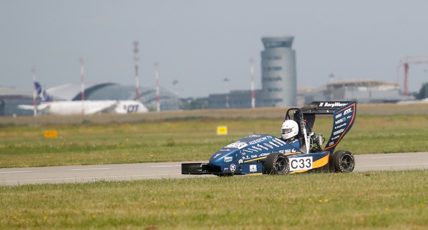 Studenci Politechniki Rzeszowskiej z koła Racing Team...