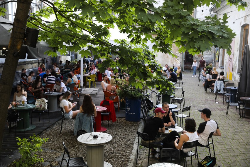 Kraków. Tak się bawią Dolne Młyny! Restauracje i puby oblegane wieczorową porą [ZDJĘCIA] 14.06