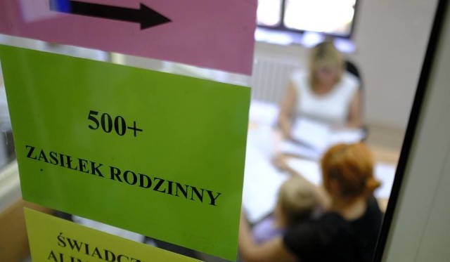 Czy program 500 plus zmieni się w 1000 plus? Politycy PiS obiecują, rząd studzi emocje