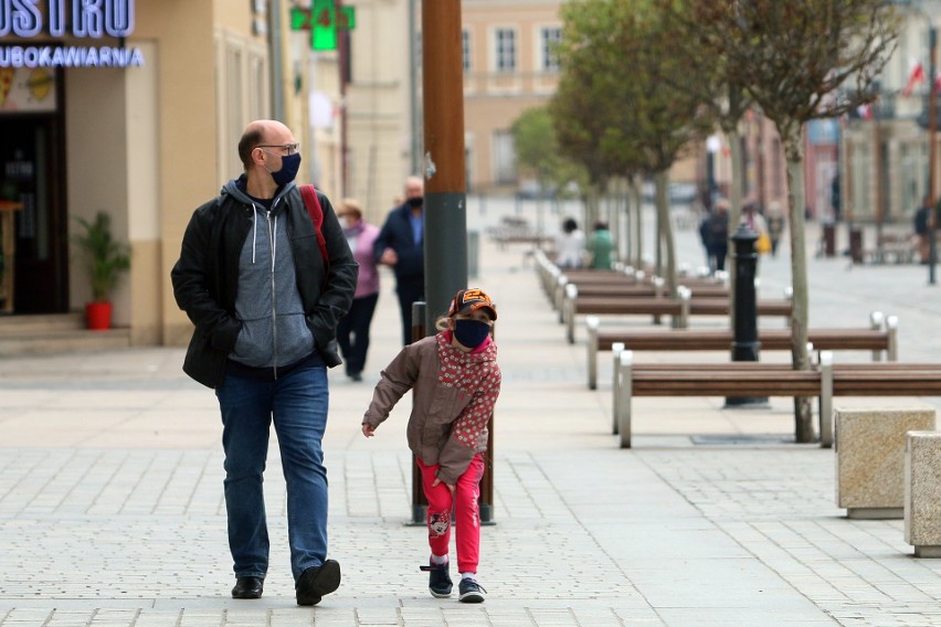 Pustawy deptak, tłoczniej nad Zalewem. Majówka w cieniu pandemii koronawirusa. Zobacz zdjęcia